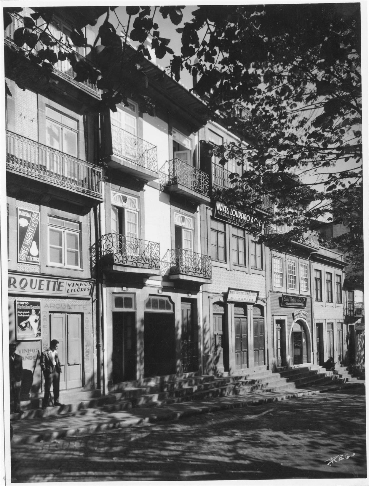 Casas do Porto : século XIV ao XIX : praça de D. Filipa de Lencastre, 186-188 : séculos XVIII e XIX