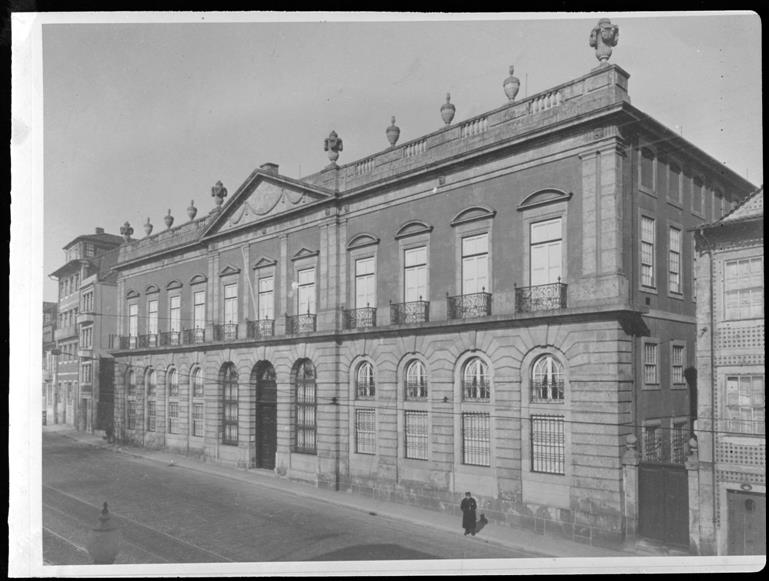 Casas do Porto : século XIV ao XIX : rua de D. Manuel II : Palácio dos Carrancas : Museu Nacional de Soares dos Reis : século XVIII