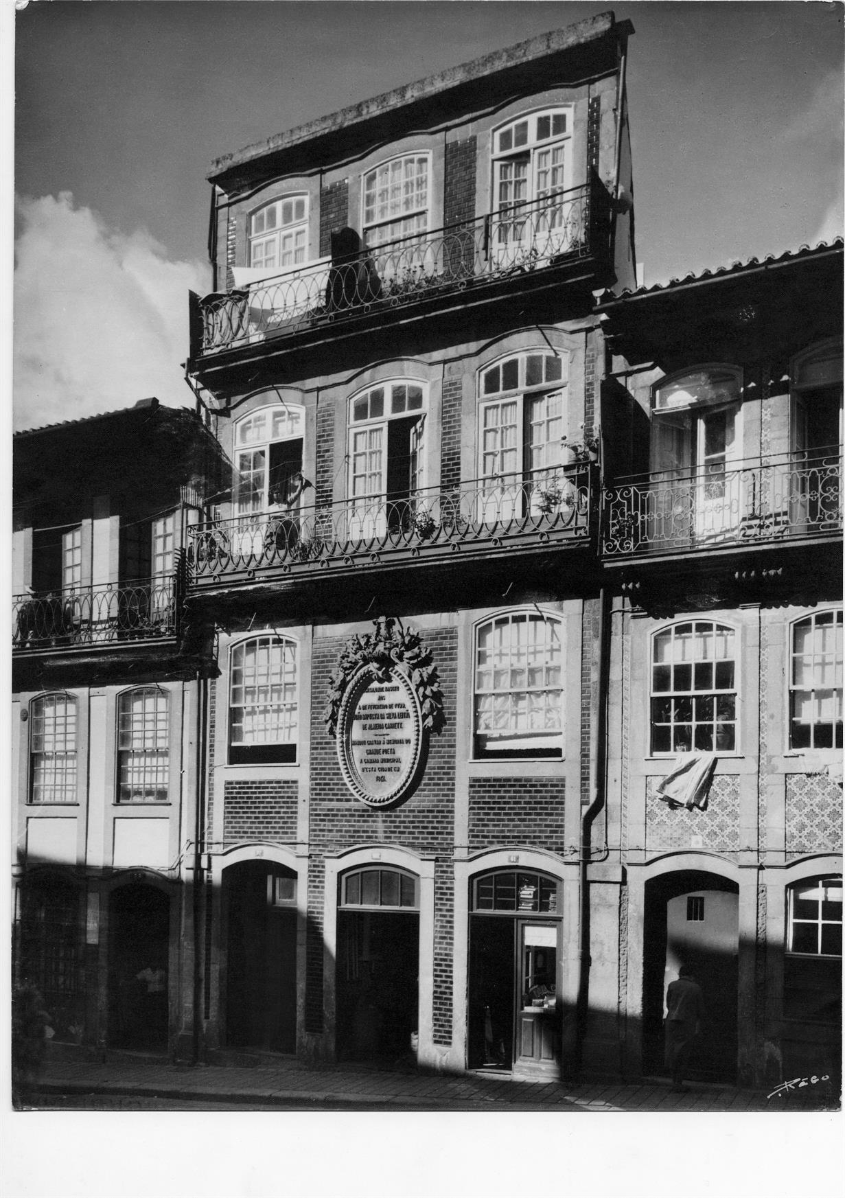 Casas do Porto : século XIV ao XIX : rua Dr. Barbosa de Castro, 37-41 : casa onde nasceu Almeida Garrett : século XIX