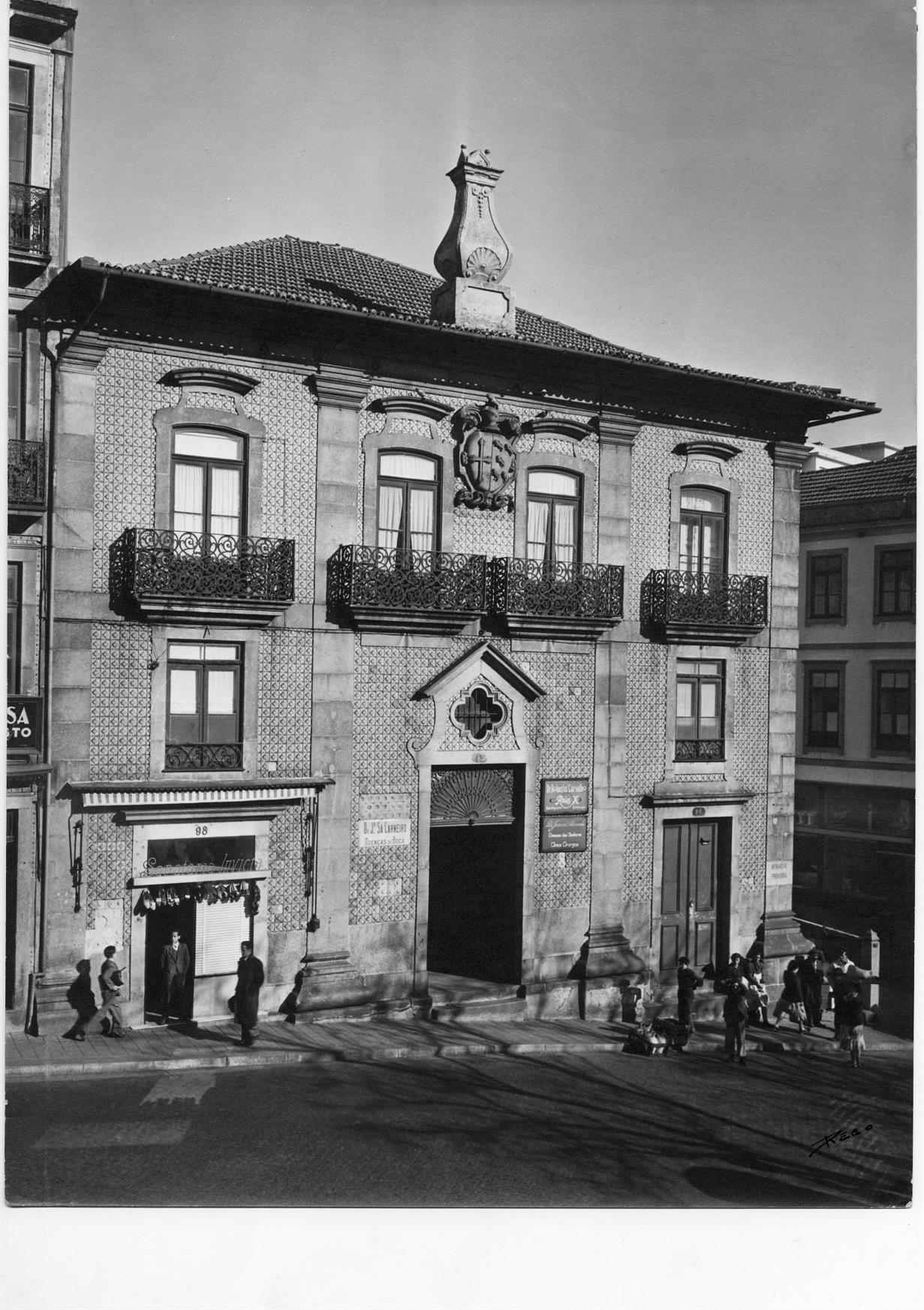 Casas do Porto : século XIV ao XIX : praça de Guilherme Gomes Fernandes, 92 : século XIX