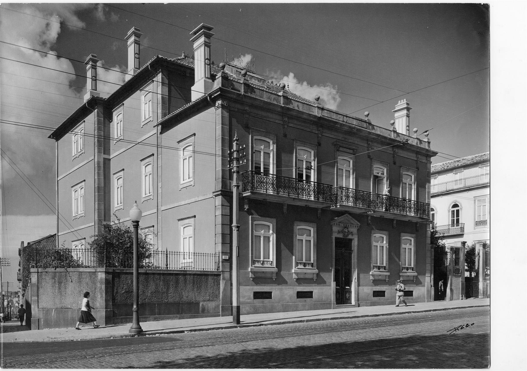 Casas do Porto : século XIV ao XIX : praça da República, 75 : século XIX
