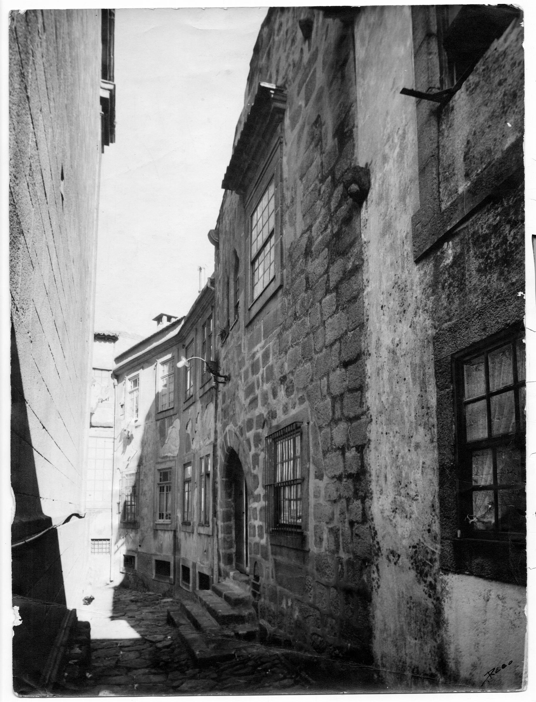 Casas do Porto : século XIV ao XIX : rua dos Redemoinhos : casa gótica : séculos XIV e XV