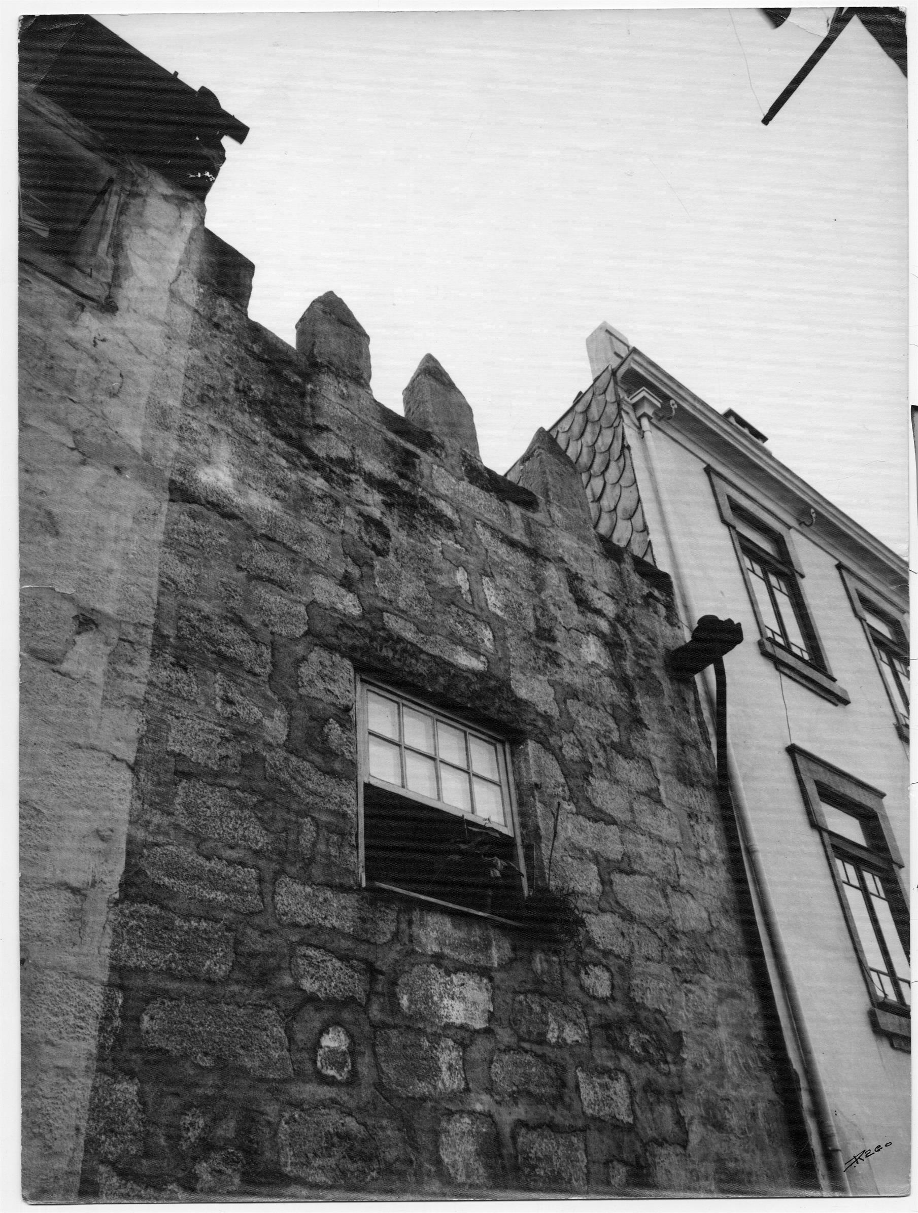 Casas do Porto : século XIV ao XIX : rua da Reboleira, 59 : séculos XIV e XV