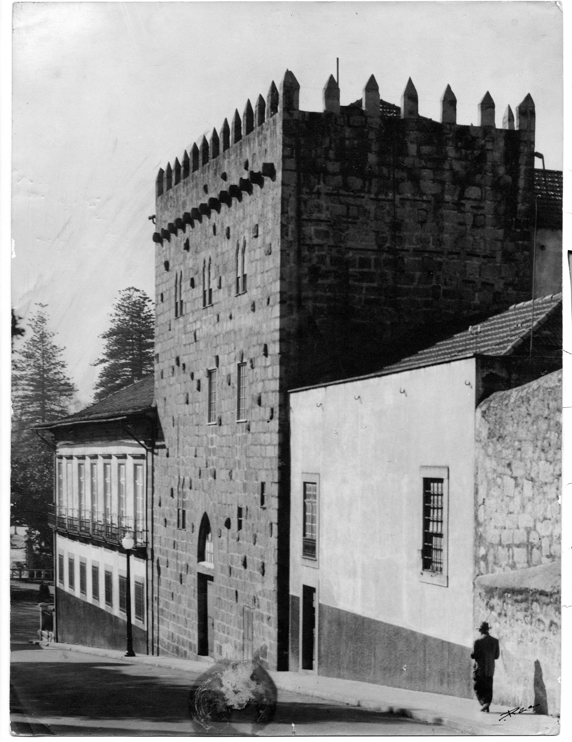 Casas do Porto : século XIV ao XIX : rua da Boa Nova : Torre de Pedro Sem : séculos XIV e XV