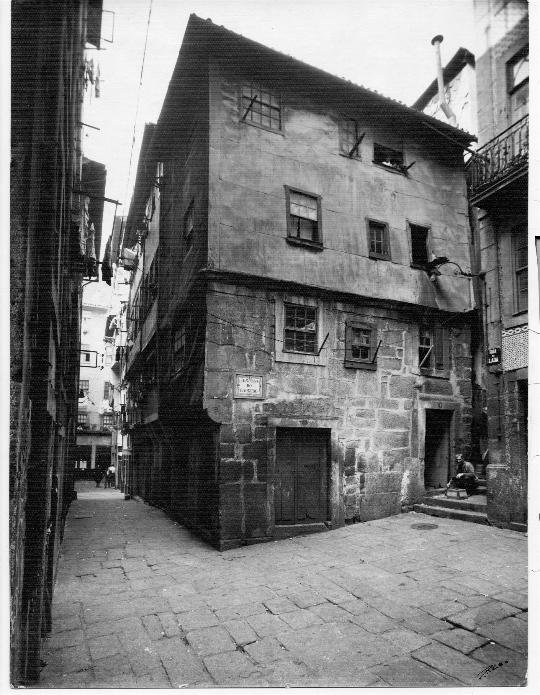 Casas do Porto : século XIV ao XIX : travessa do Barredo, 1 : séculos XIV e XVI