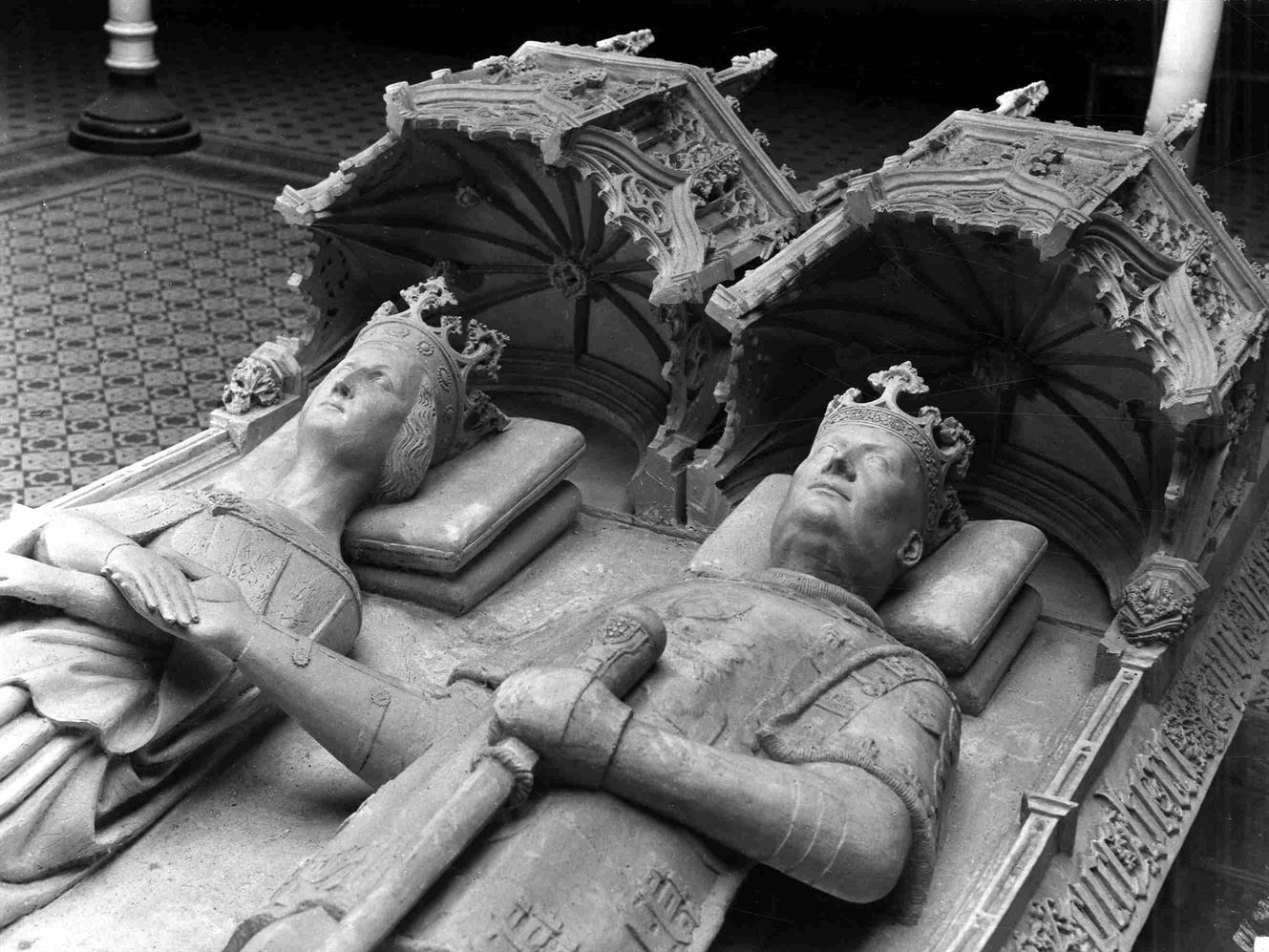 O Porto no limiar das comemorações do V centenário da morte do infante D. Henrique (1460-1960) : D. João I e D. Filipa de Lencastre