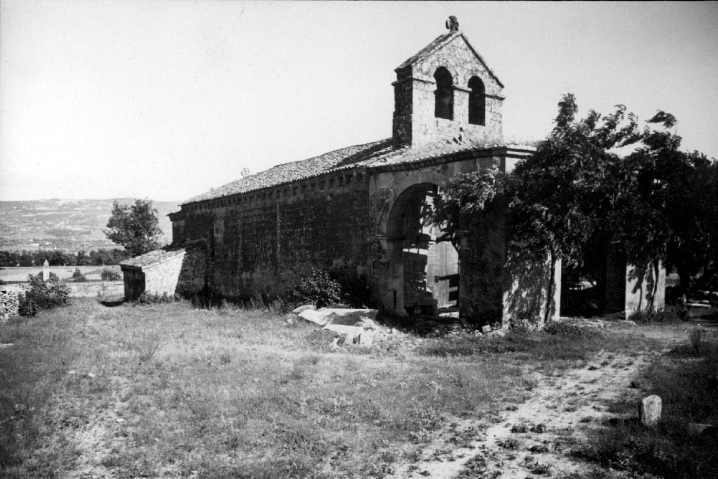 Outeiro Seco : concelho de Chaves : vista geral da igreja matriz