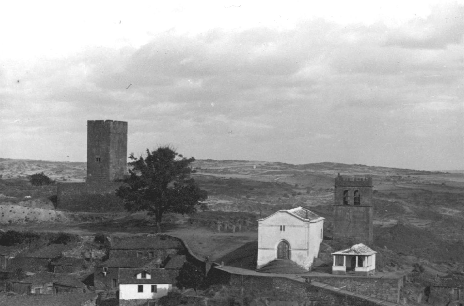 Longroiva : concelho de Mêda : castelo e igreja matriz