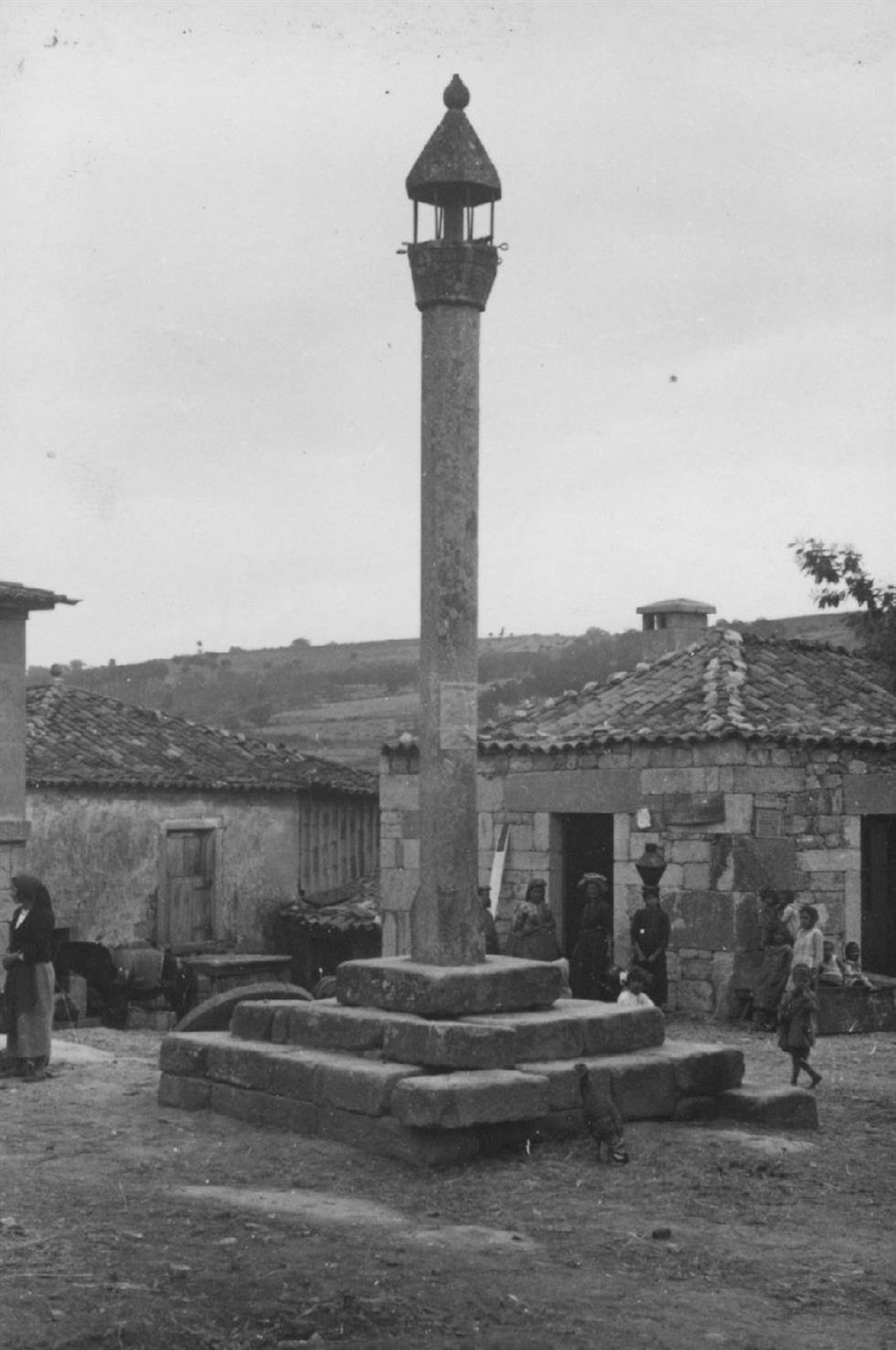 Aveloso : concelho de Mêda : distrito da Guarda : [pelourinho]