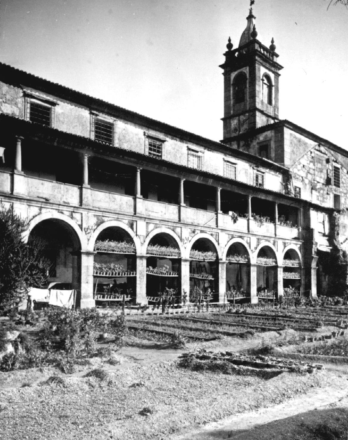 Guimarães : restos do claustro do Convento das Domínicas