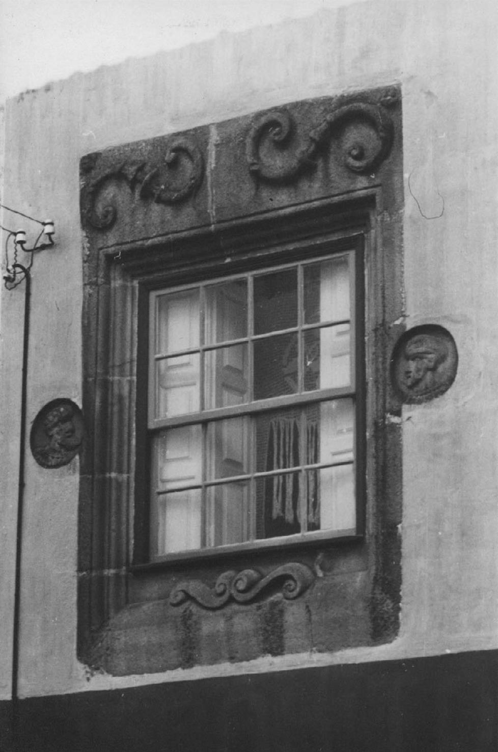 Viana do Castelo : janela da casa de Miguel de Vasconcelos