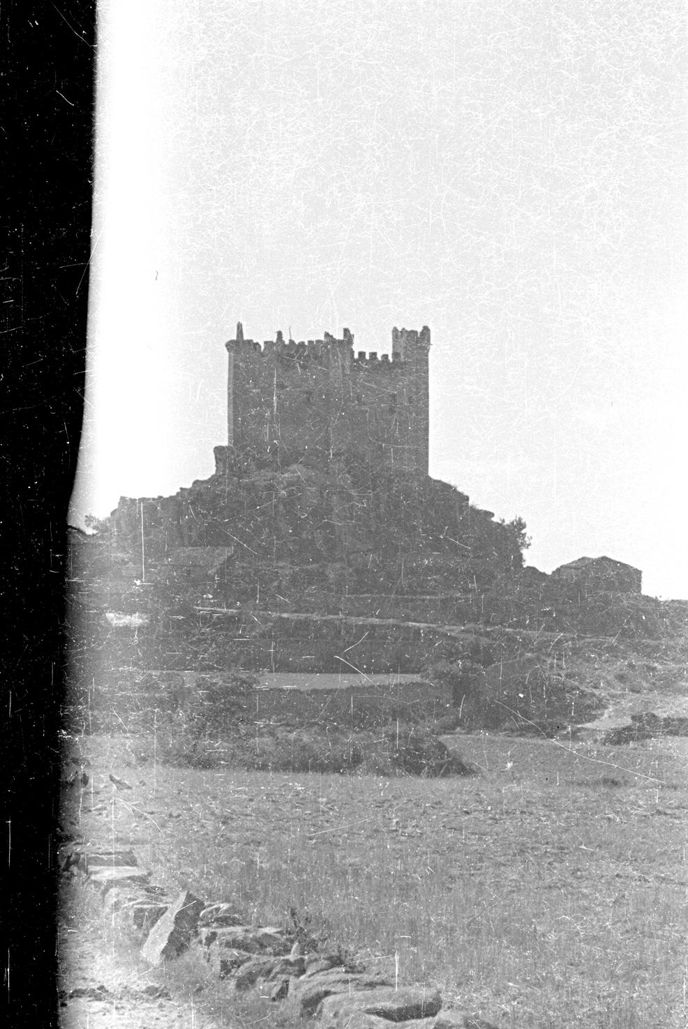 [Penedono : vista panorâmica do castelo]