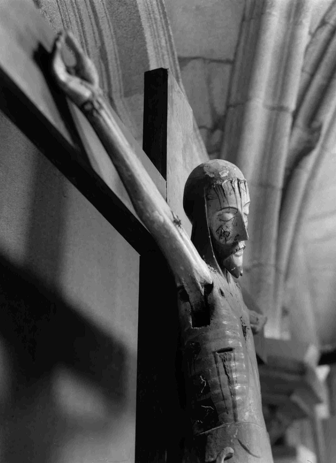 Cristo na Arte : algumas esculturas do séc. XII ao XIX existentes no Porto : Cristo na cruz : articulado