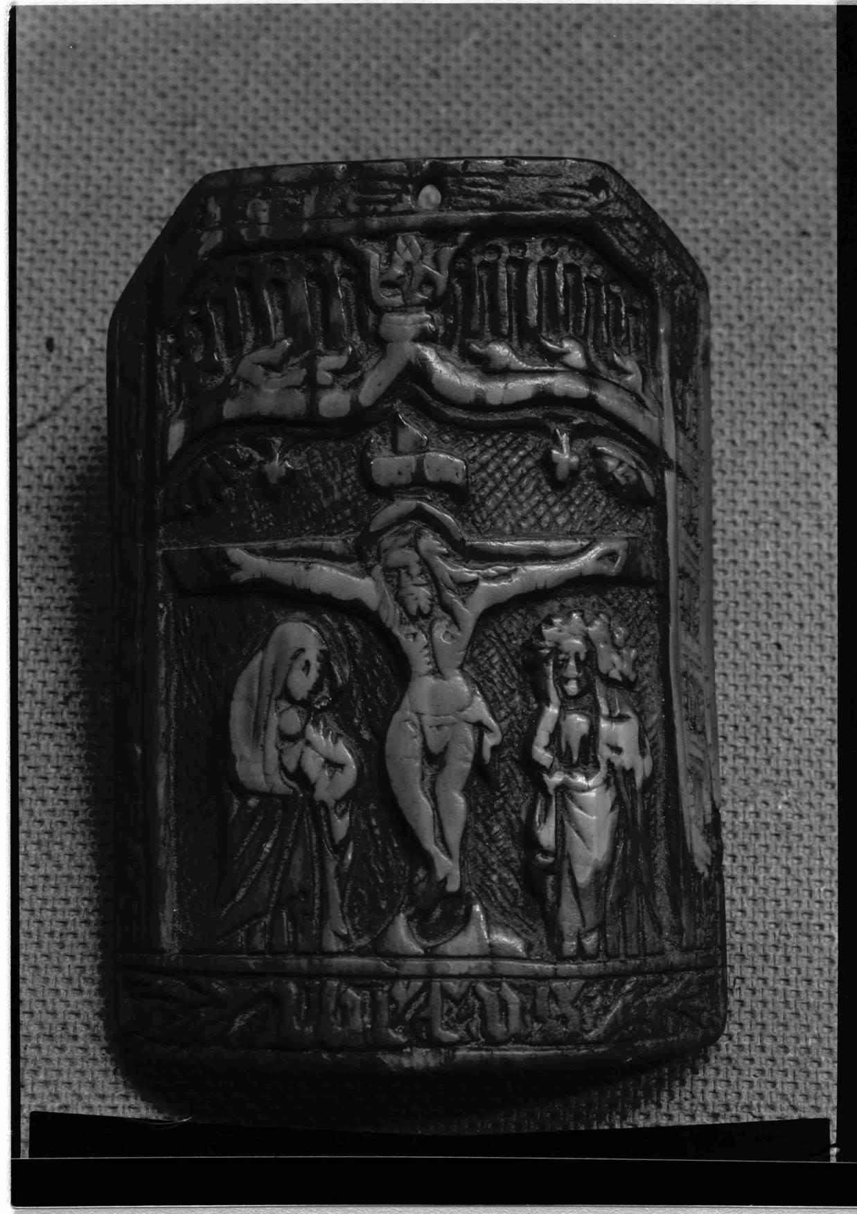 Cristo na Arte : algumas esculturas do séc. XII ao XIX existentes no Porto : calvário : marfim