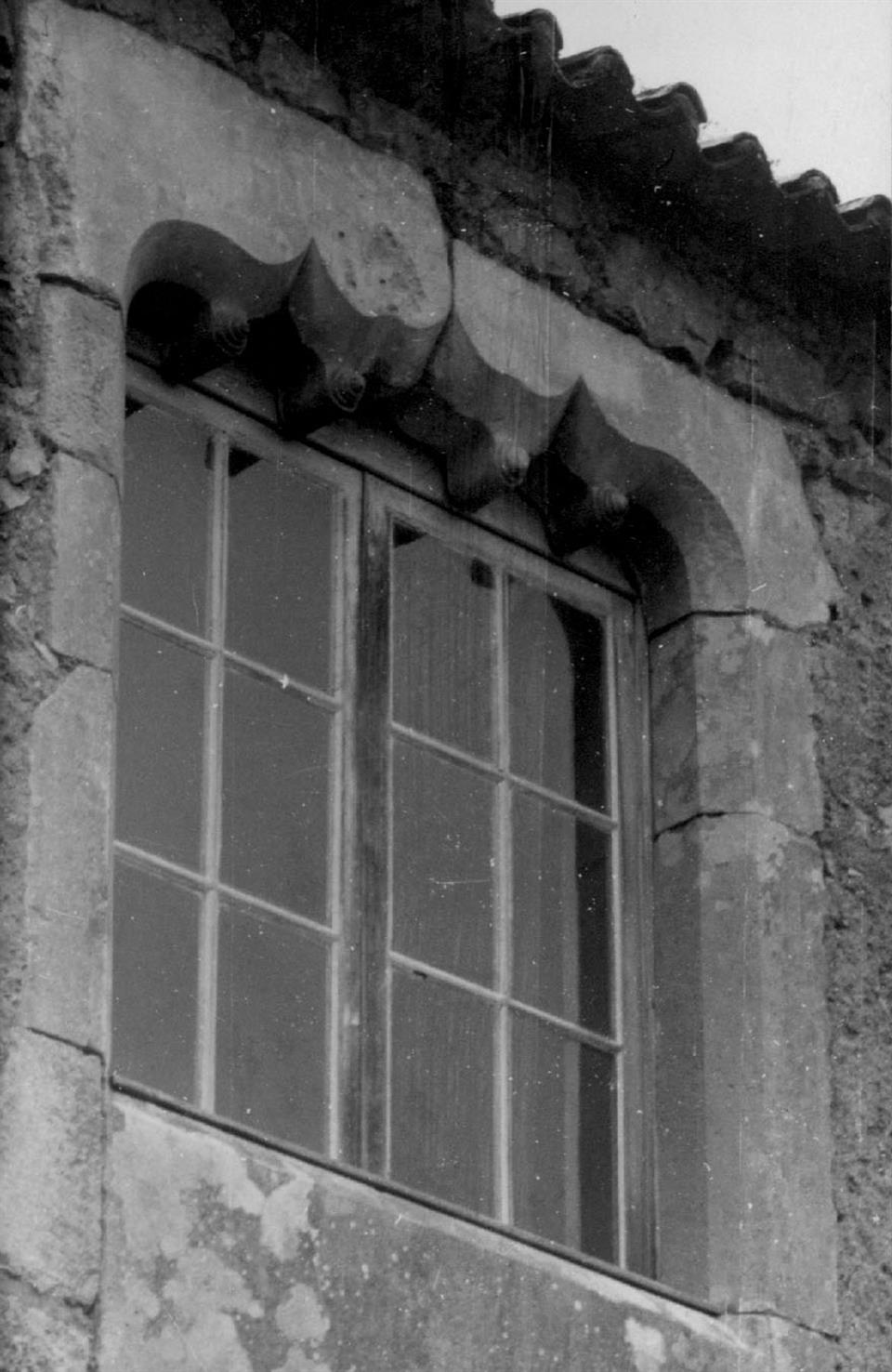 Ega : distrito de Coimbra : janela
