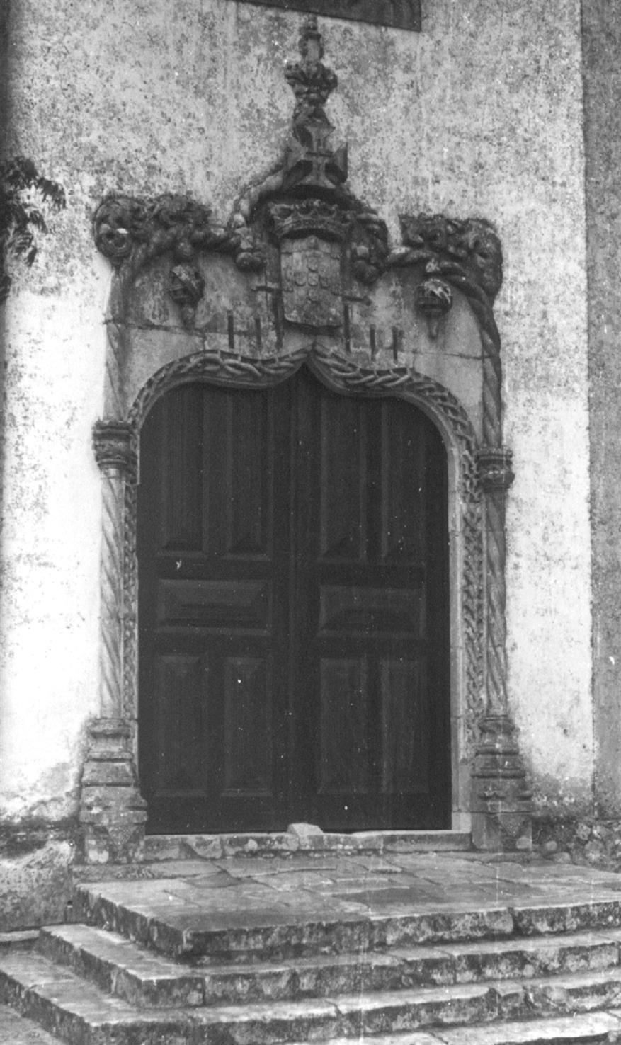 Ega : concelho de Condeixa-a-Nova : porta principal da igreja matriz