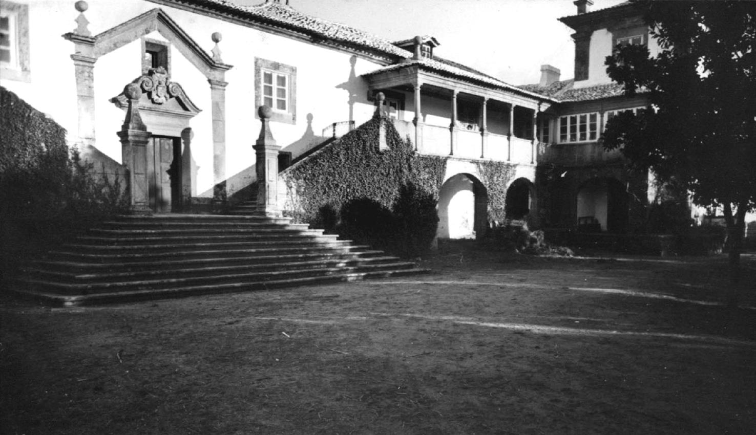 Calheiros : concelho de Ponte de Lima : fachada poente da Casa de Calheiros