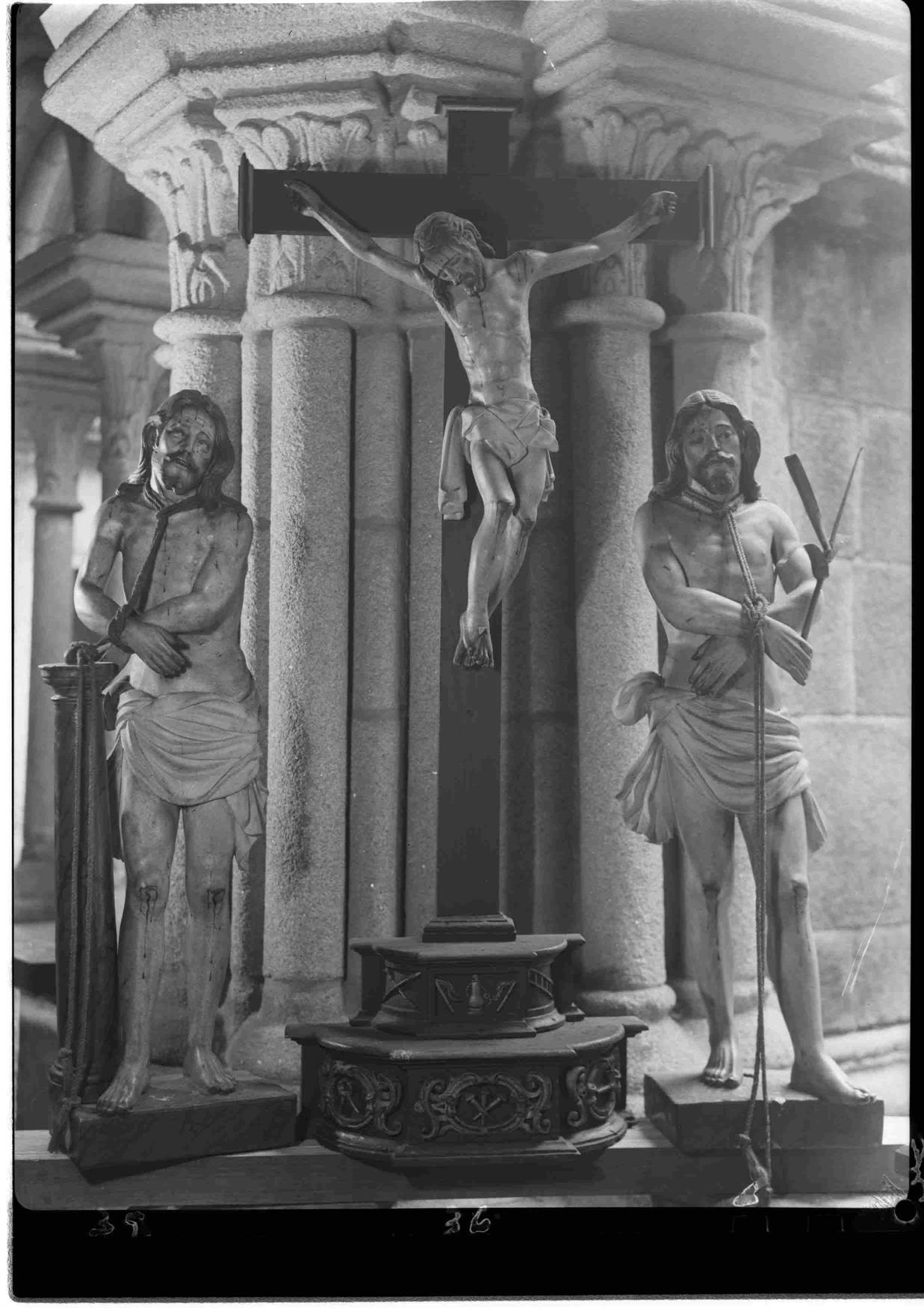 Cristo na Arte : algumas esculturas do séc. XII ao XIX existentes no Porto : Senhor Preso à coluna : Senhor da Cana Verde : Cristo na Cruz : madeira