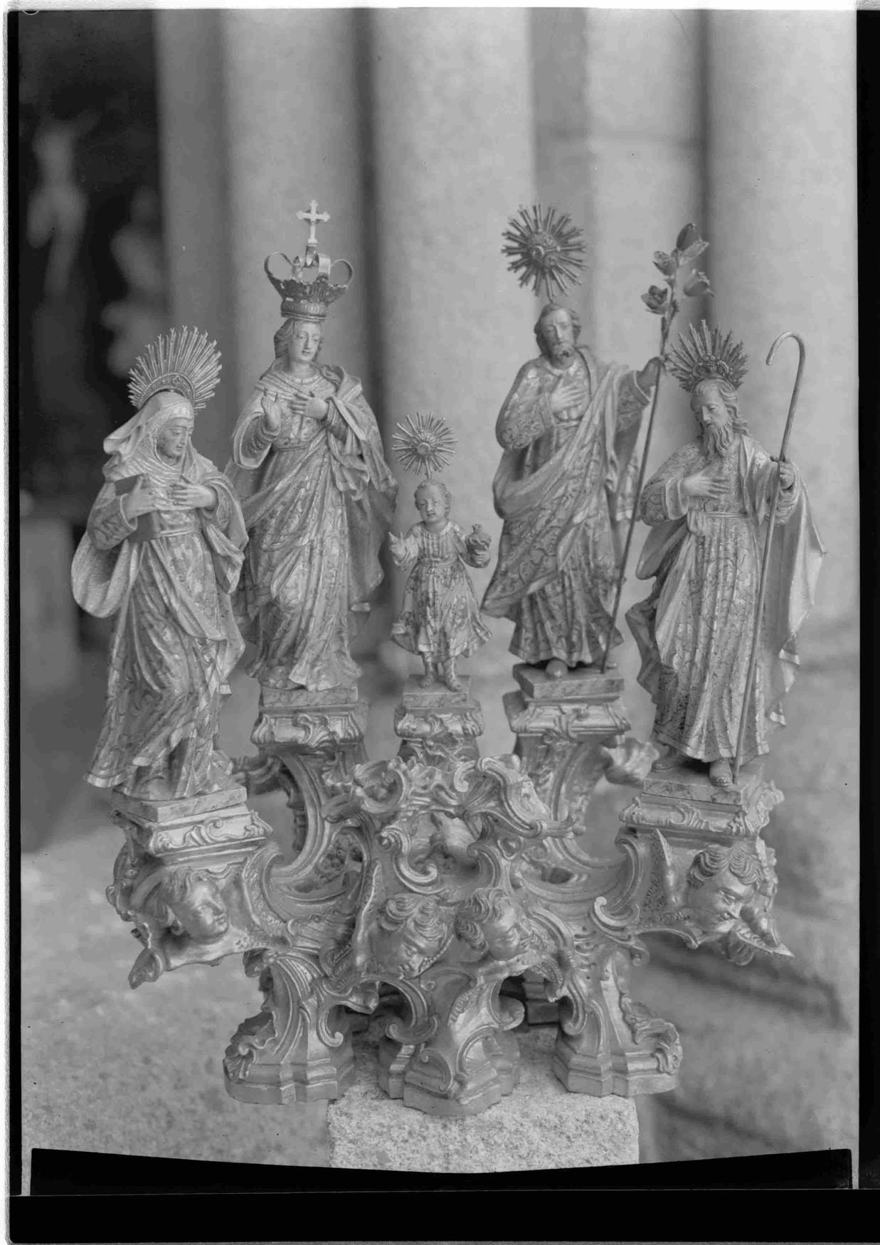 Cristo na Arte : algumas esculturas do séc. XII ao XIX existentes no Porto : Sagrada Família