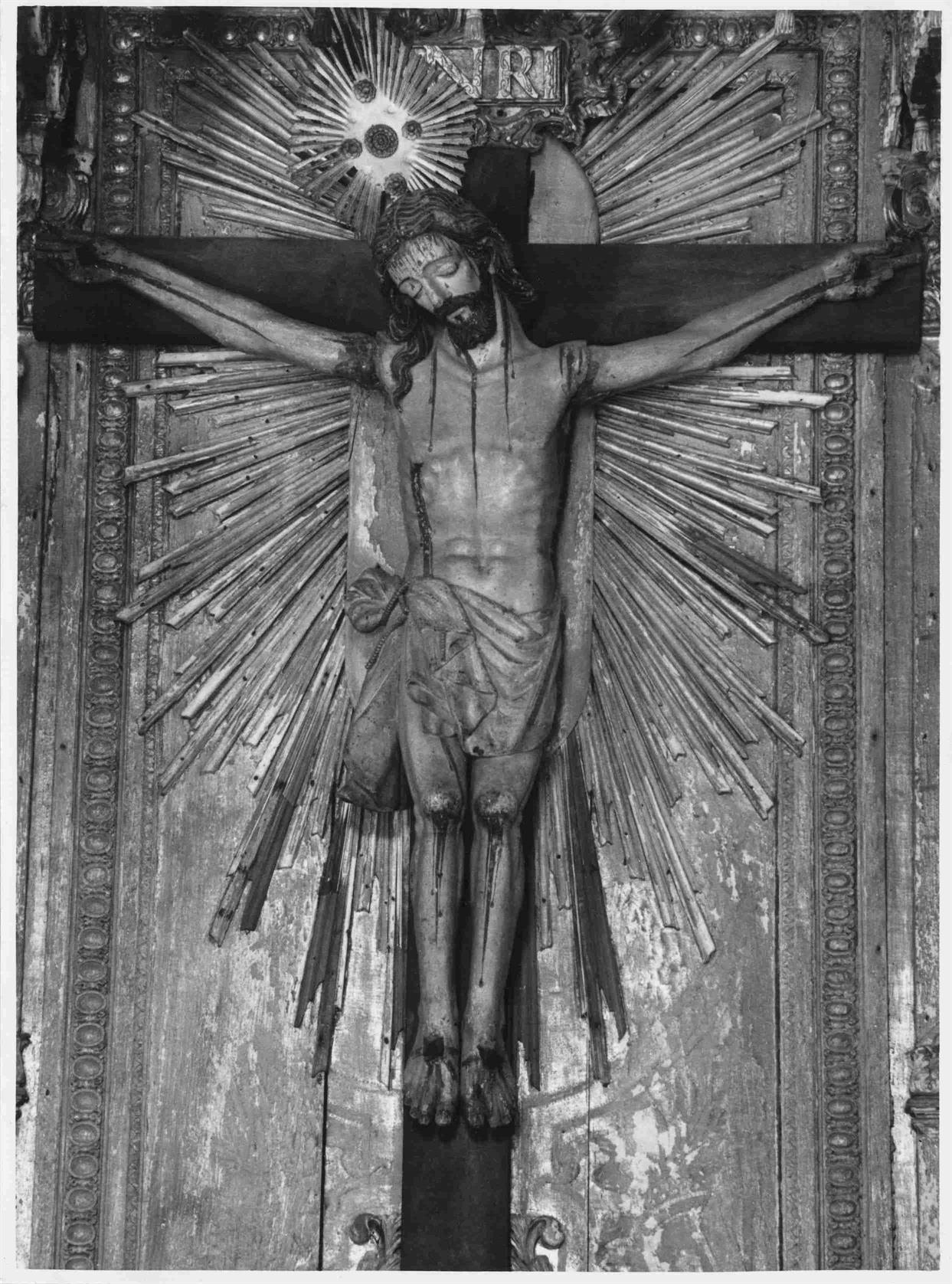 Cristo na Arte : algumas esculturas do séc. XII ao XIX existentes no Porto : Cristo na cruz : madeira