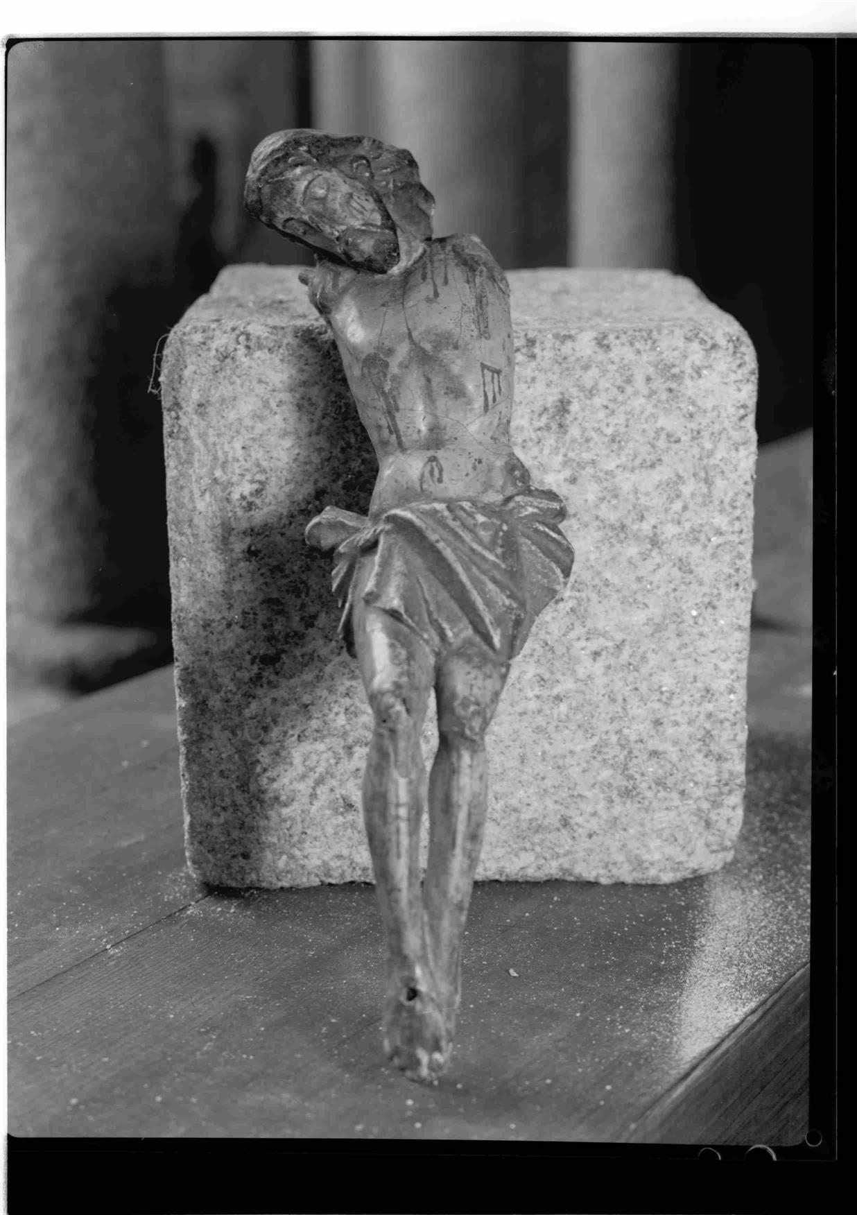Cristo na Arte : algumas esculturas do séc. XII ao XIX existentes no Porto : Cristo sem braços : madeira
