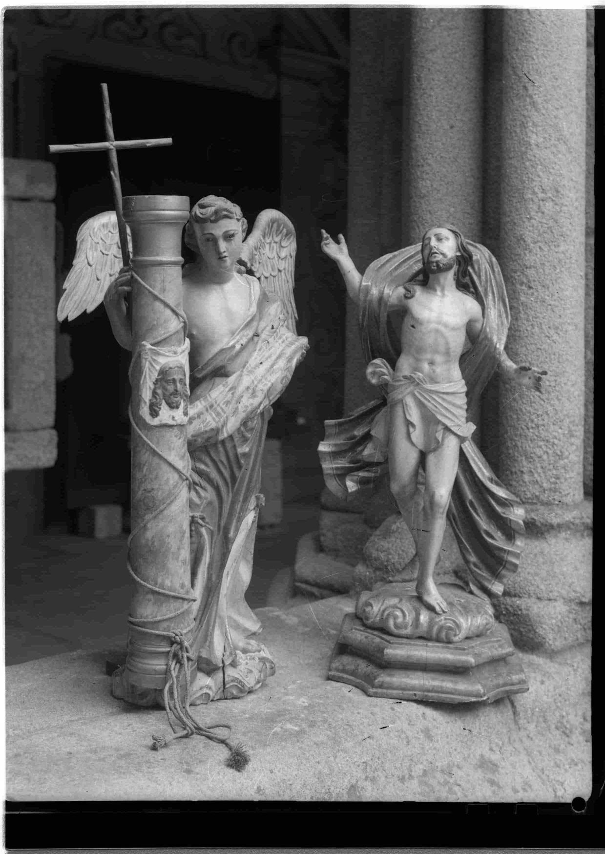 Cristo na Arte : algumas esculturas do séc. XII ao XIX existentes no Porto : Ascenção do Senhor : Anjo com o Santo Sudário : madeira