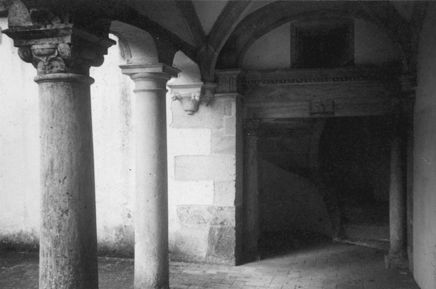Tomar : pormenor do claustro de Santa Bárbara no Convento de Cristo