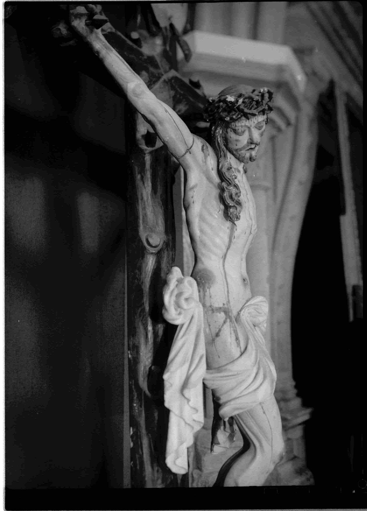 Cristo na Arte : algumas esculturas do séc. XII ao XIX existentes no Porto : Cristo