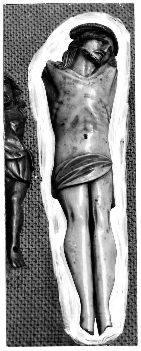 Cristo na Arte : algumas esculturas do séc. XII ao XIX existentes no Porto : Cristo : sem braços : osso