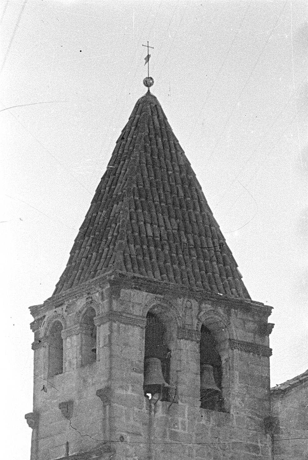 [Chaves : torre da igreja matriz]