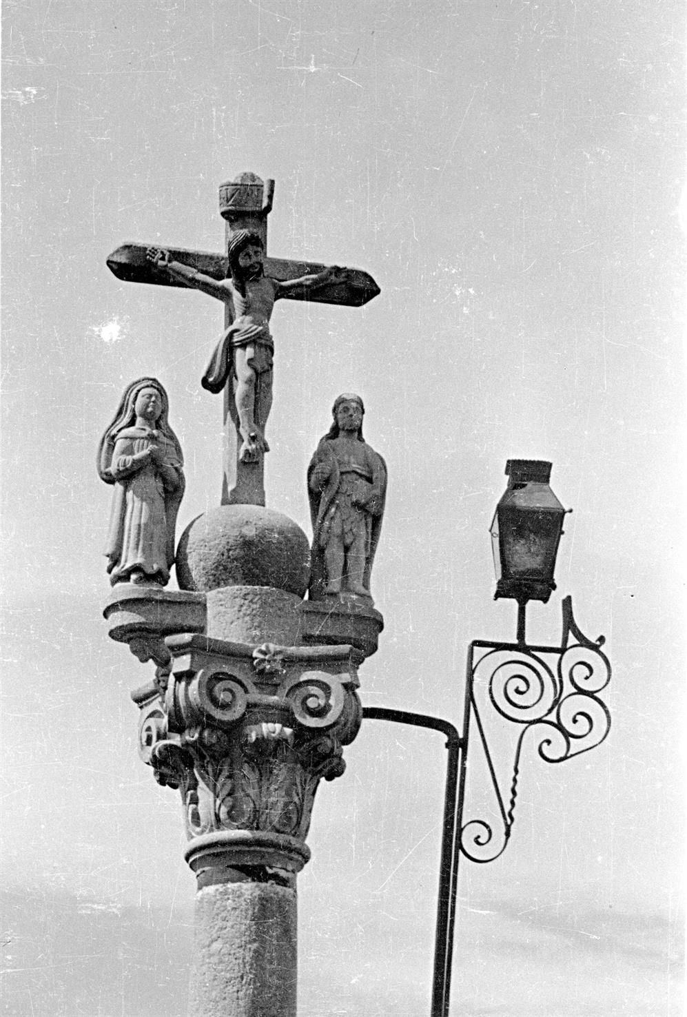 [Alfarela de Jales : concelho de Vila Pouca de Aguiar : cruzeiro do Senhor das Covas]