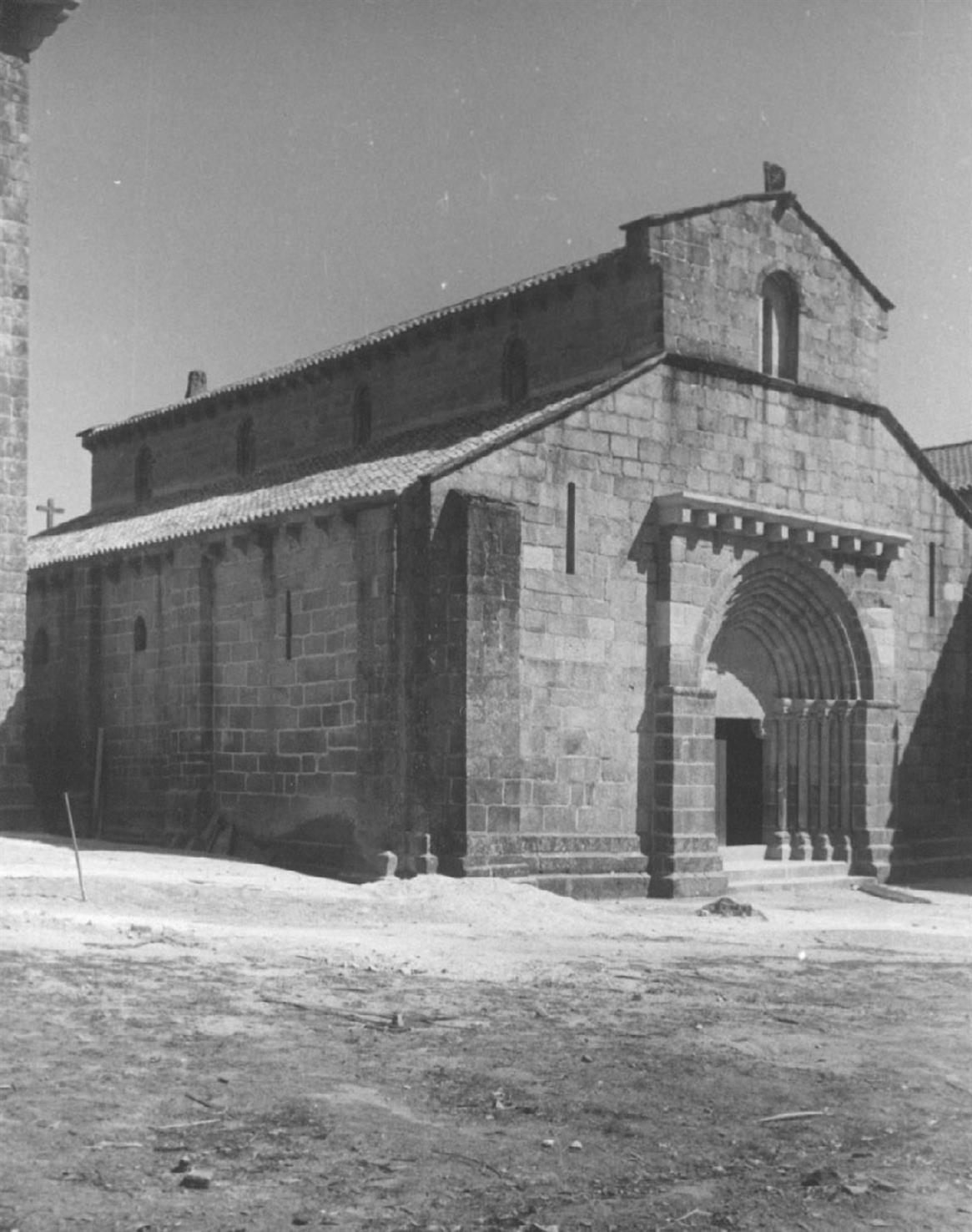 Travanca : concelho de Amarante : vista geral da igreja matriz