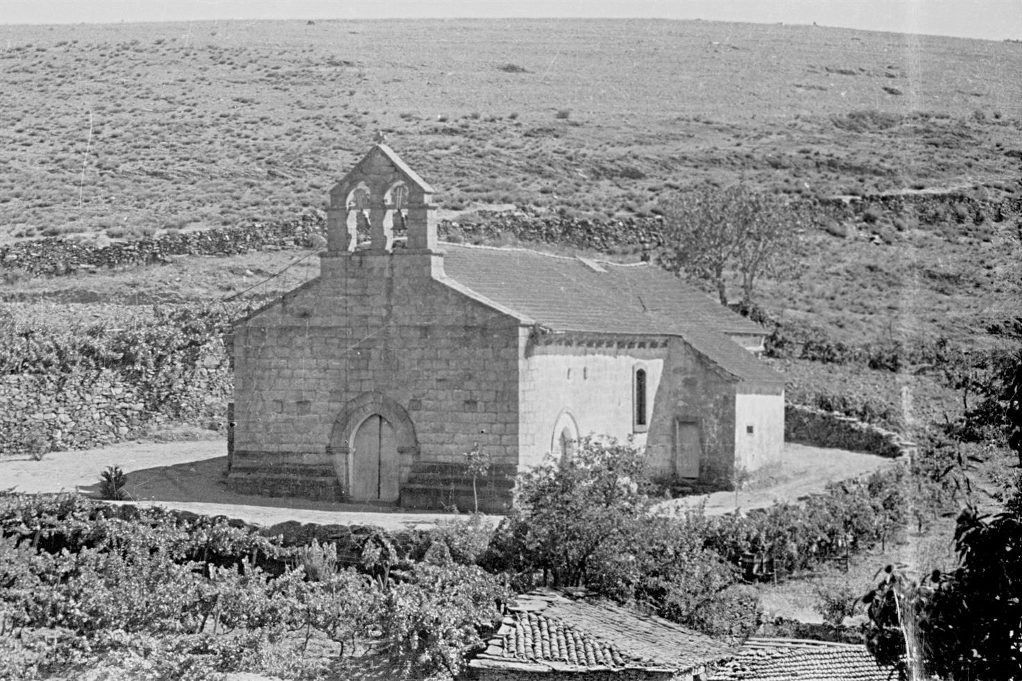 Tresminas : concelho de Vila Pouca de Aguiar : vista geral da igreja matriz