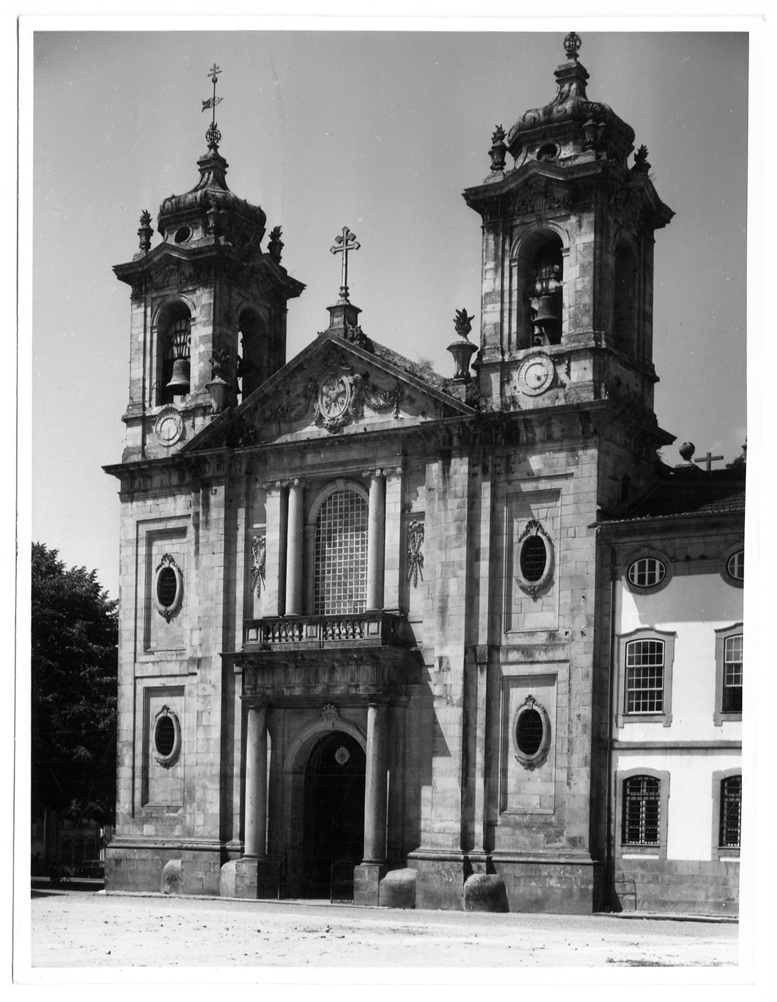 Um século de arquitectura e talha do Noroeste de Portugal : Braga : fachada da igreja de Nossa Senhora do Pópulo