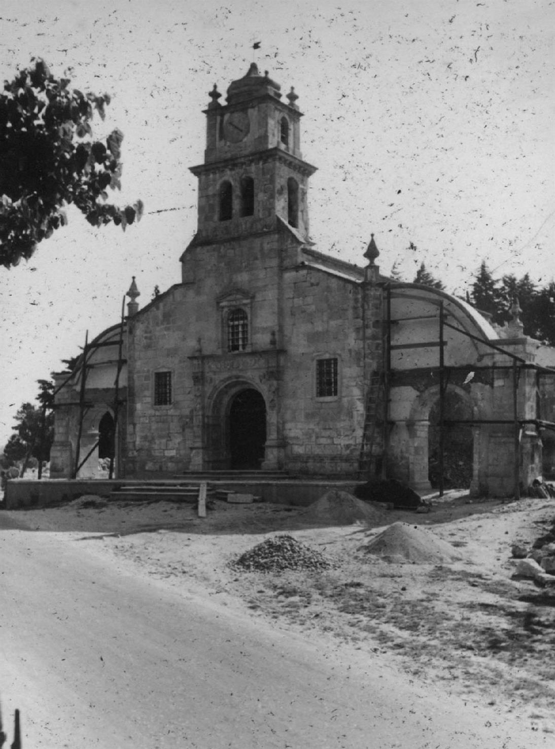 Atalaia  : concelho de Vila Nova da Barquinha : vista geral da igreja matriz
