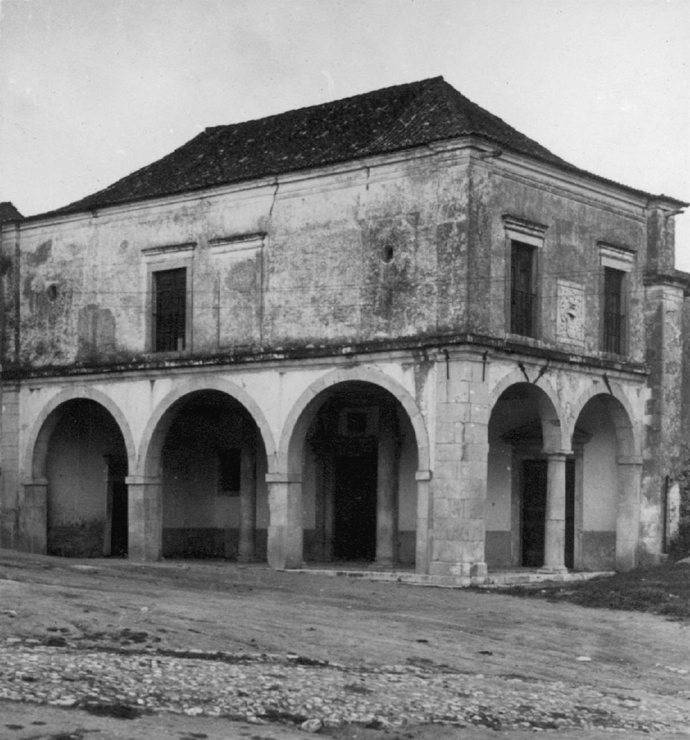 Alcácer do Sal : arcada da entrada do Convento, [da Igreja] de Santo António