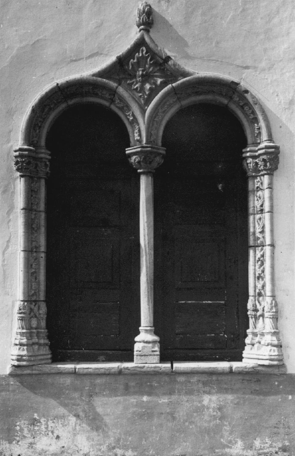 Alcácer do Sal :  janela da antiga Igreja do Espírito Santo