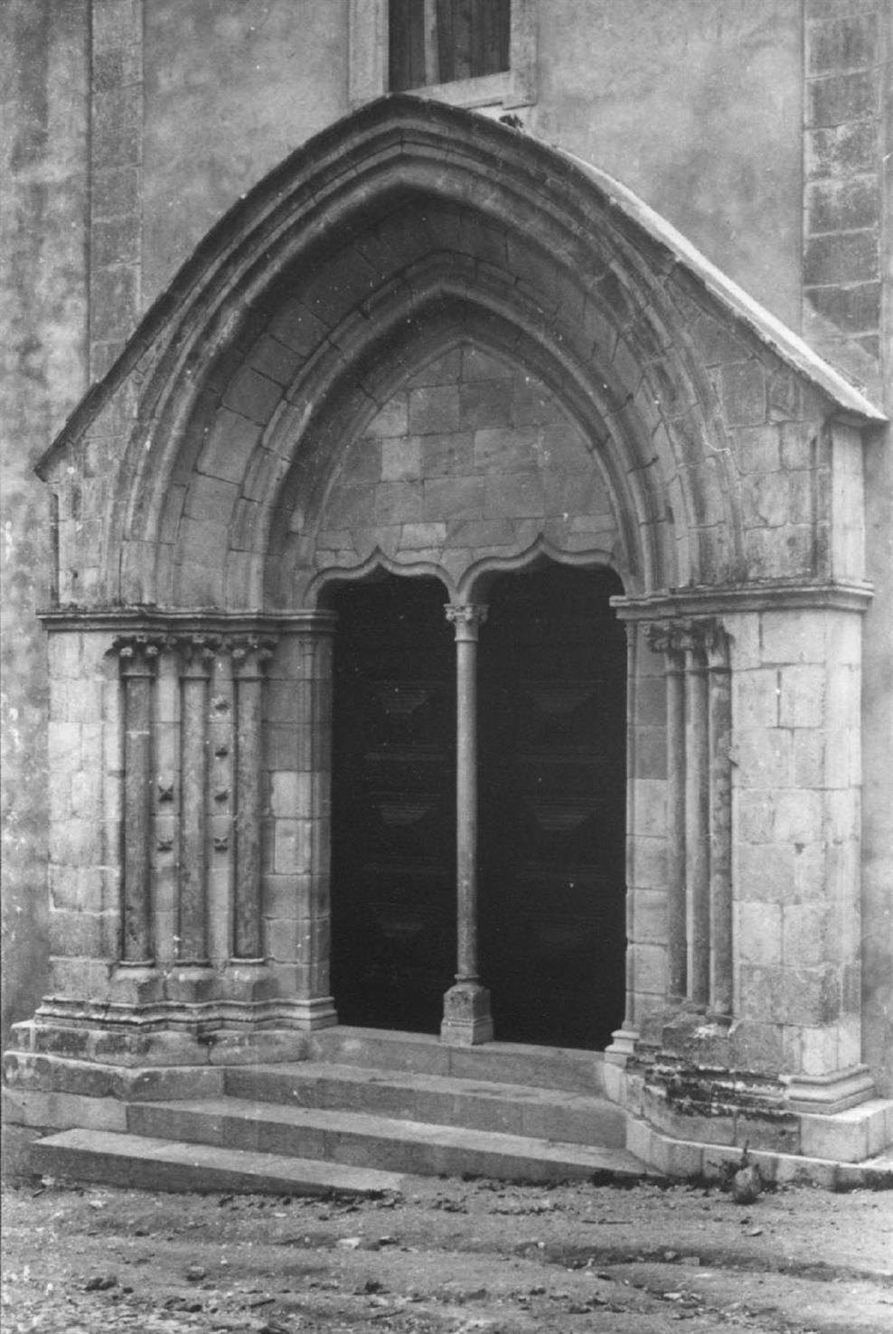 Sintra : porta principal da igreja matriz