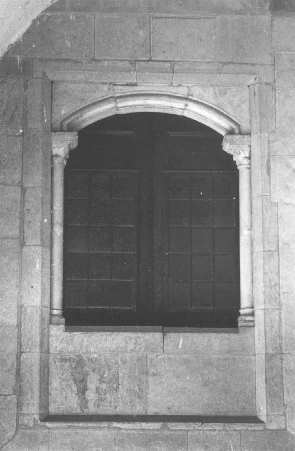 Sintra : janela do átrio de entrada do Paço Real