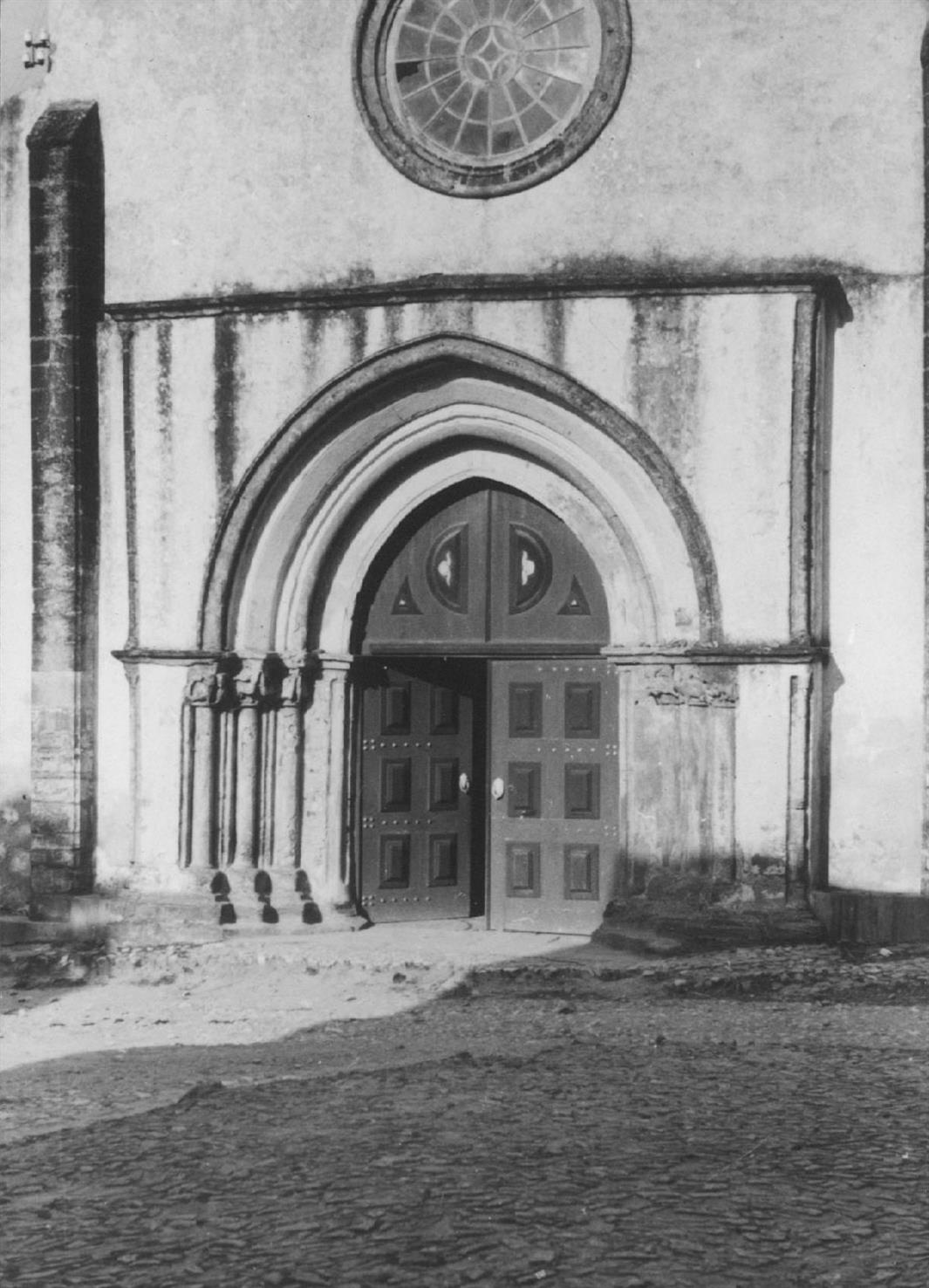 Atouguia da Baleia : concelho de Peniche : porta principal da igreja matriz