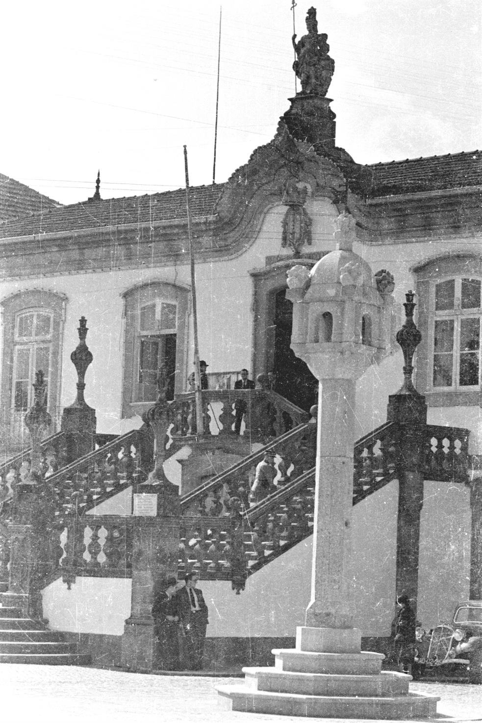 [Concelho e distrito de Vila Real : Paços do Concelho e pelourinho]