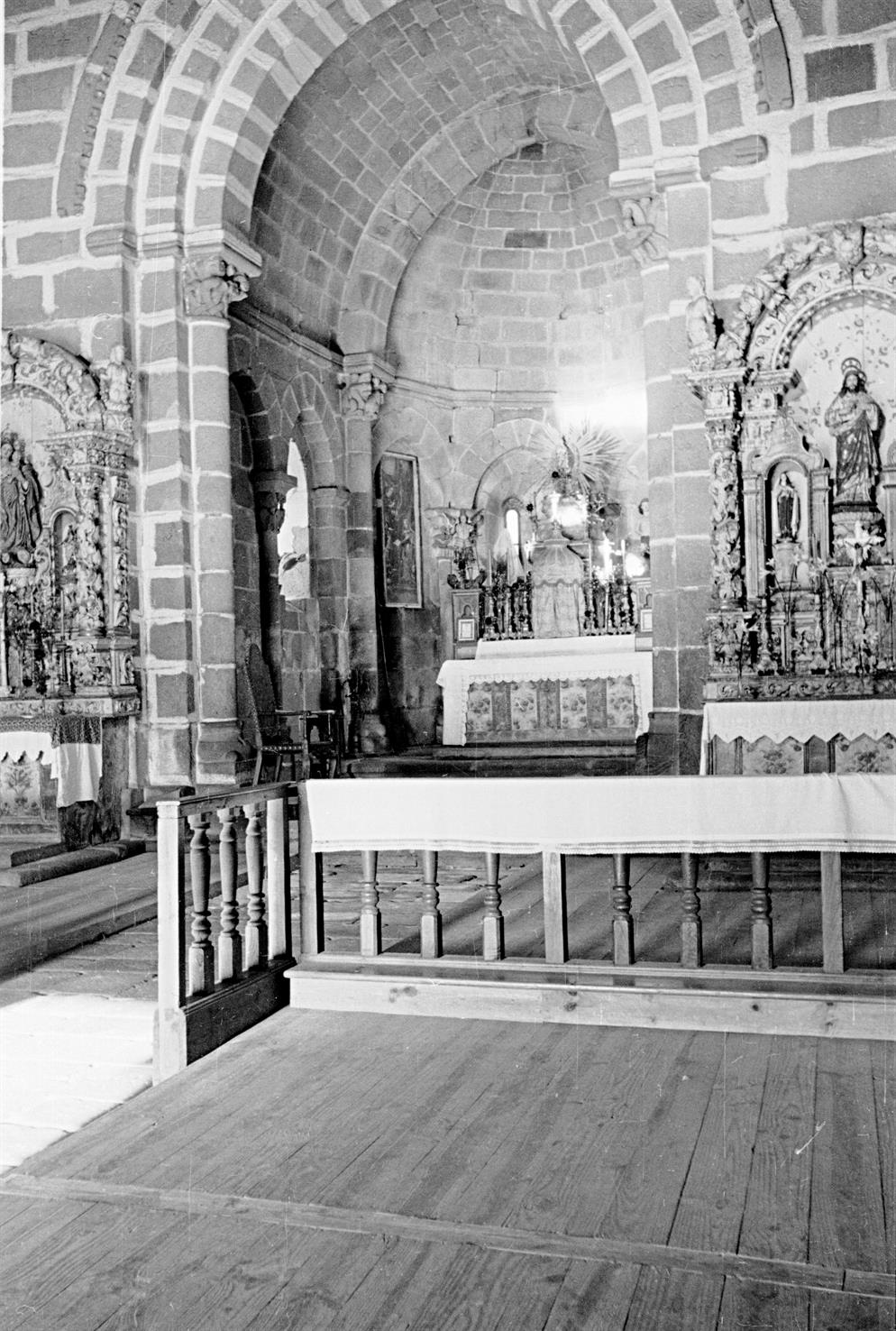Ermida do Paiva : concelho de Castro Daire : interior da igreja matriz