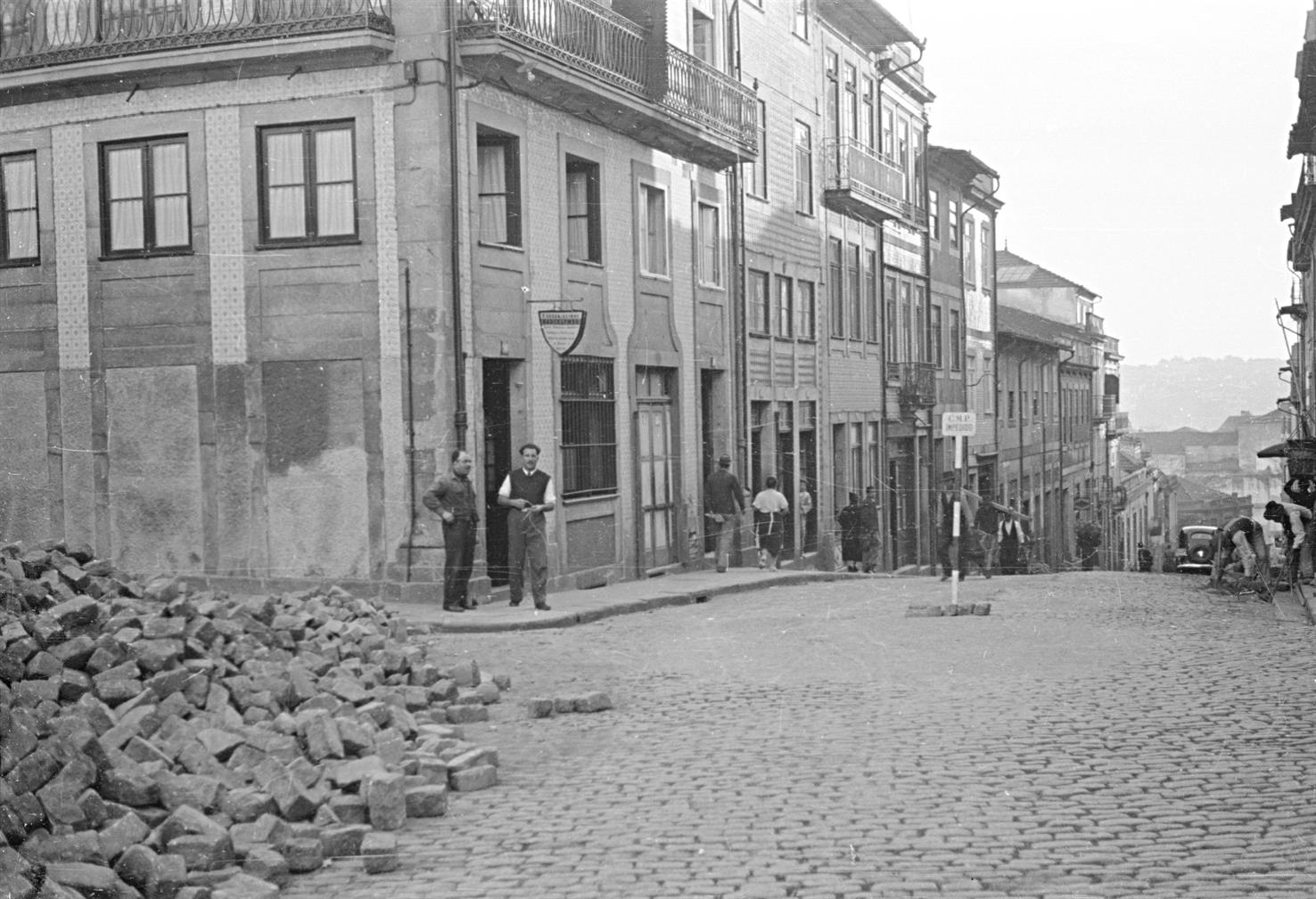 Porto : obras de pavimentação da Rua da Picaria