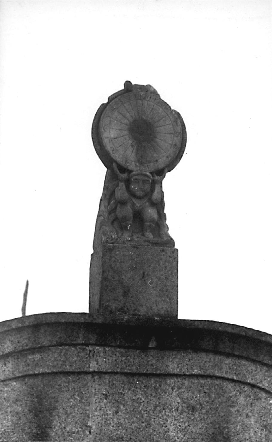 Arco de Baúlhe : concelho de Cabeceiras de Basto : relógio de sol