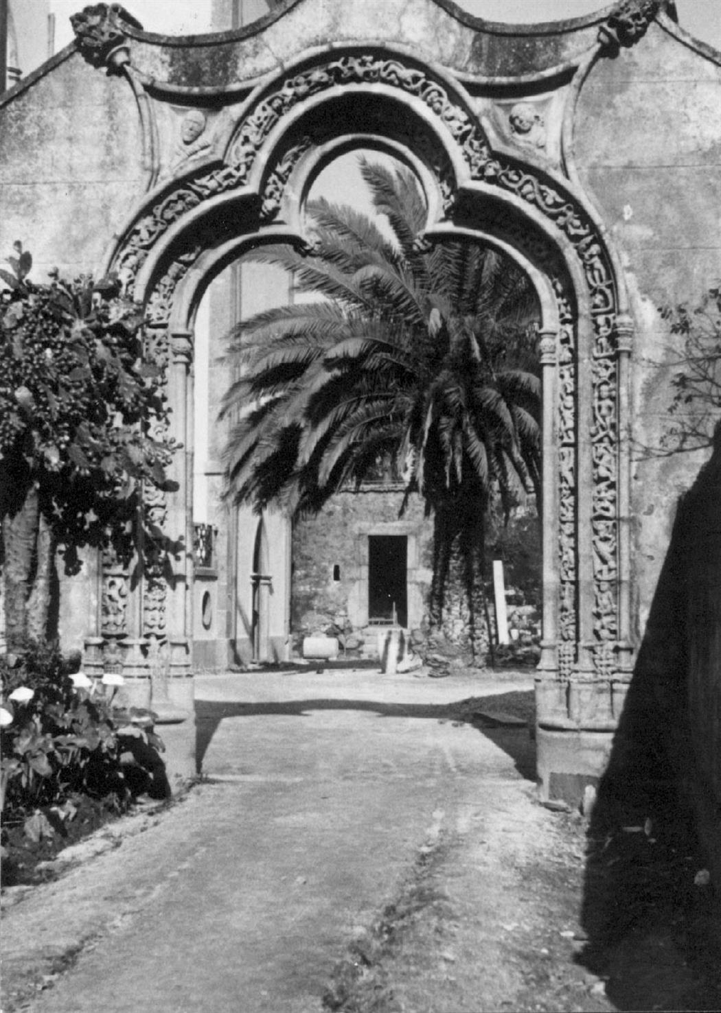 [Canidelo] : Vila Nova de Gaia : arco do antigo convento de Leça da Palmeira