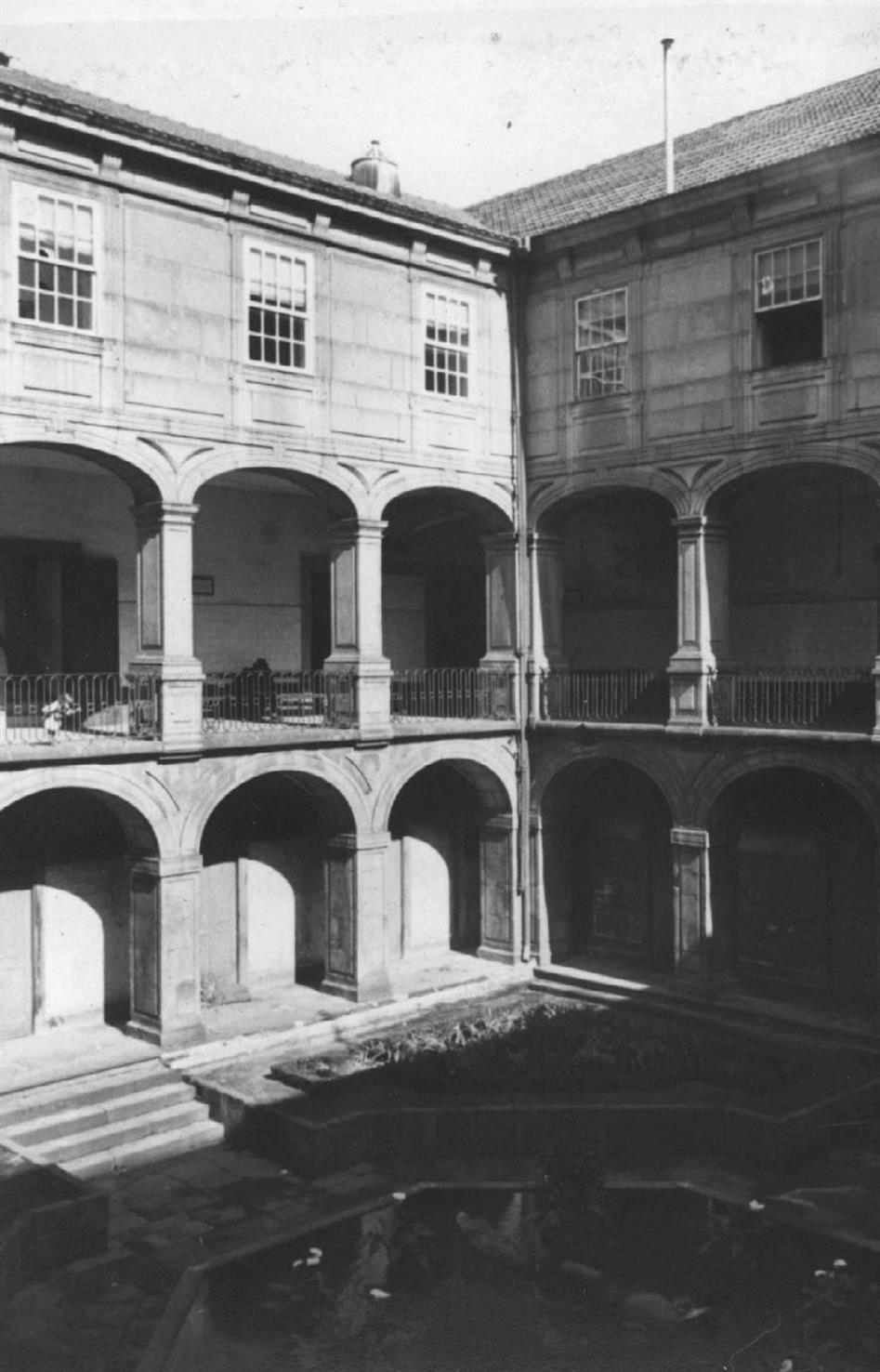 Porto : Claustro do Convento de São João Novo