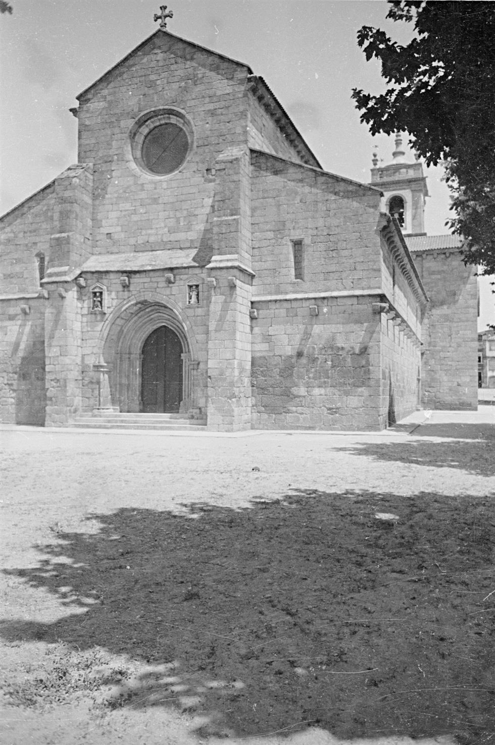 [Vila Real : fachada principal da Igreja da Sé]