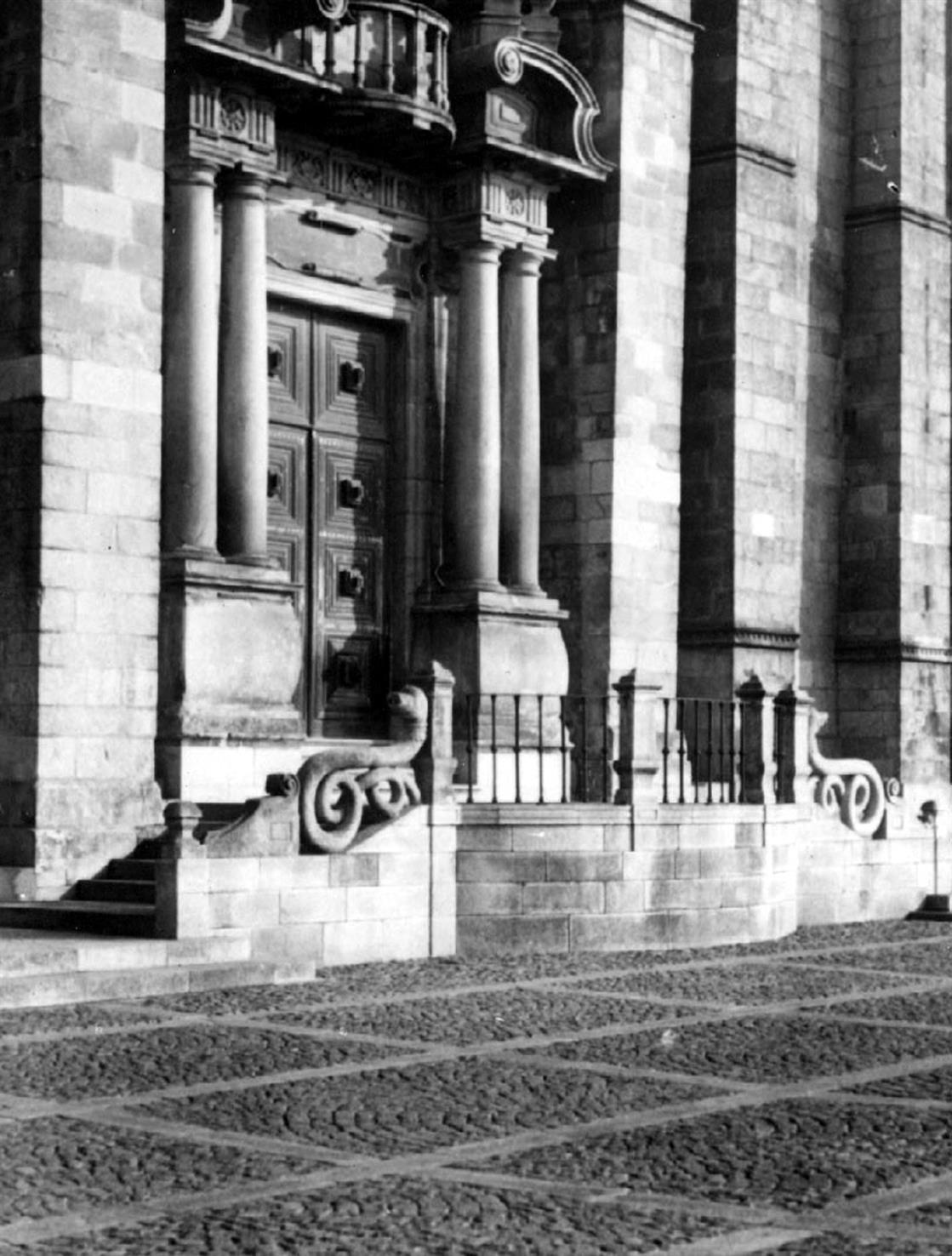 Porto : porta principal da Sé