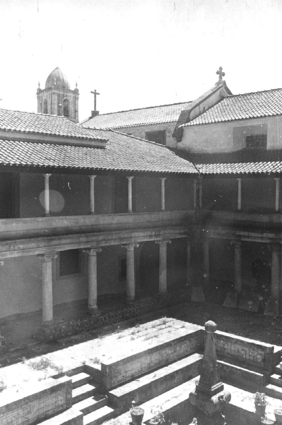 Aveiro : claustro do Convento de Jesus