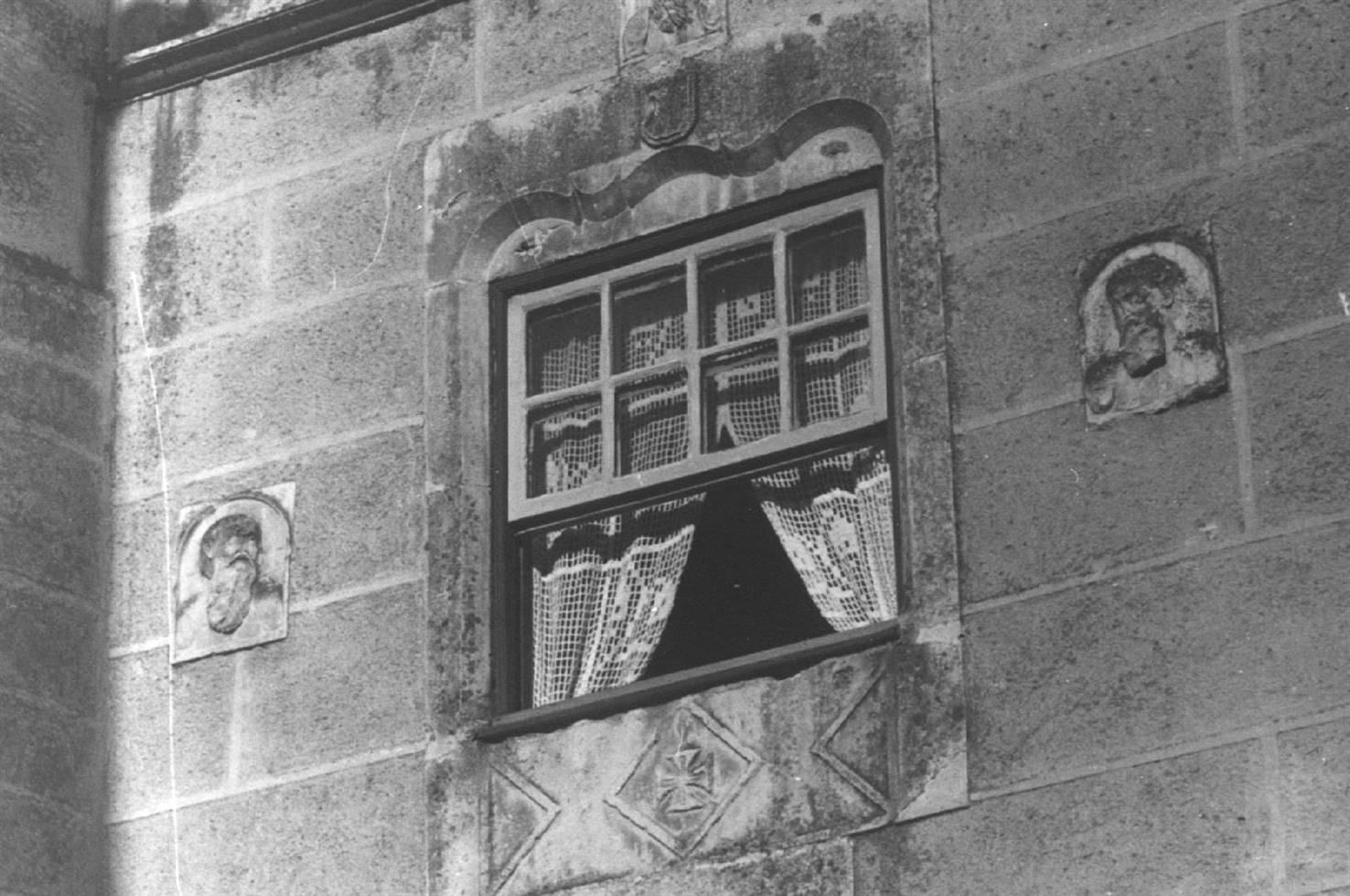 Coimbra : janela do Paço de Sub-Ripas